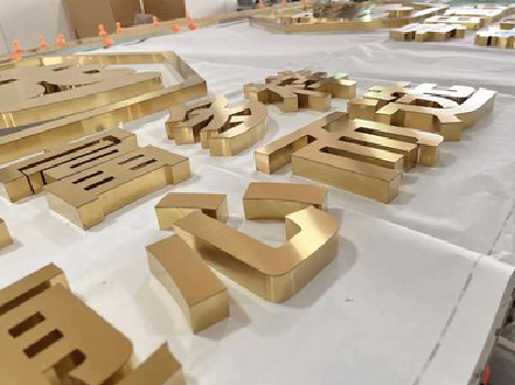 定南拉丝不锈钢字的特点。