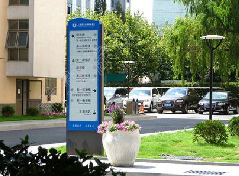 定南哪些因素影响宣传栏的制作？