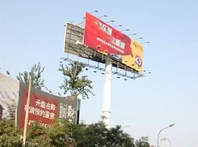 定南户外广告怎么做才能让人一眼记住？